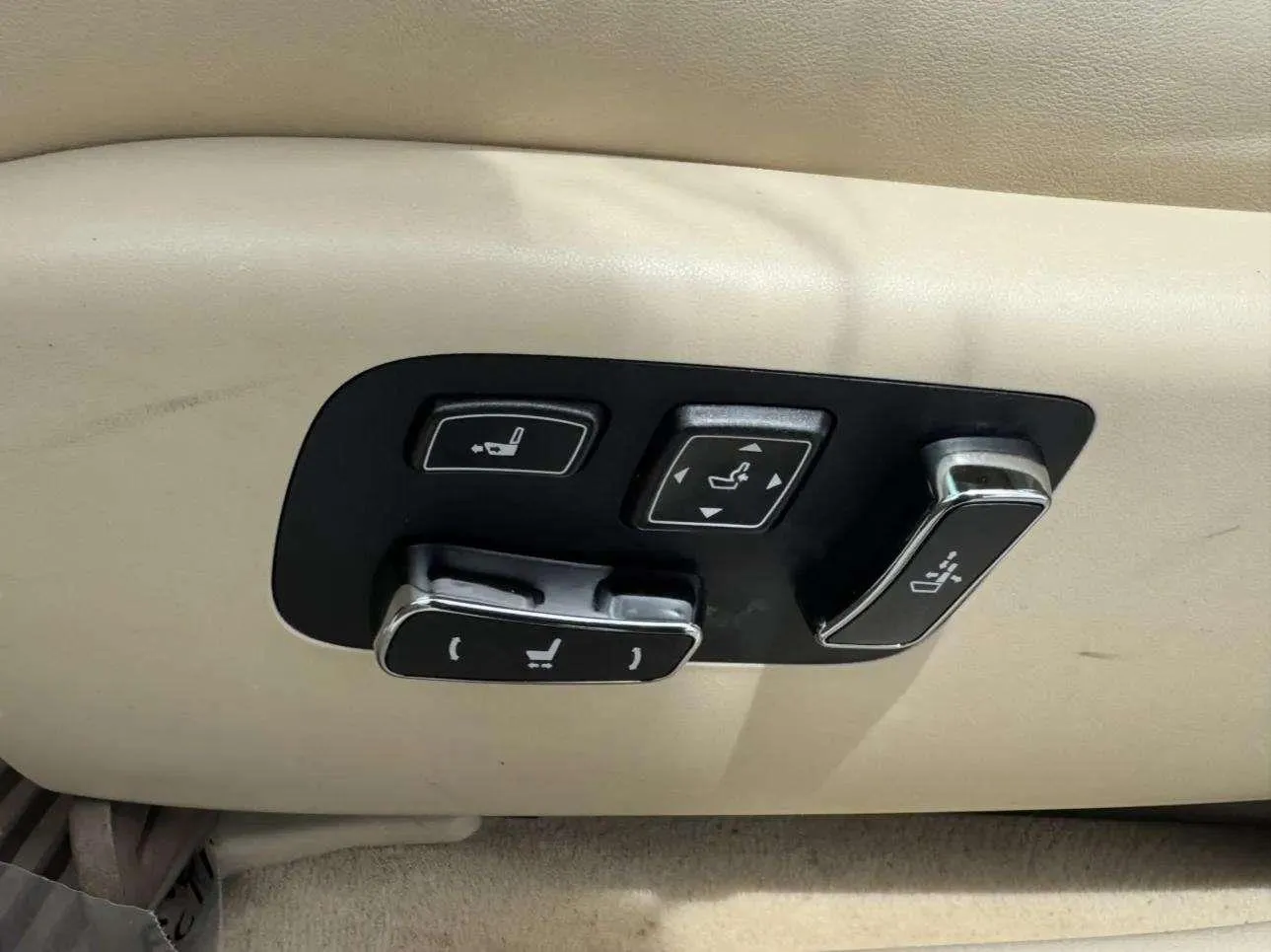 Lexus LS photo 21