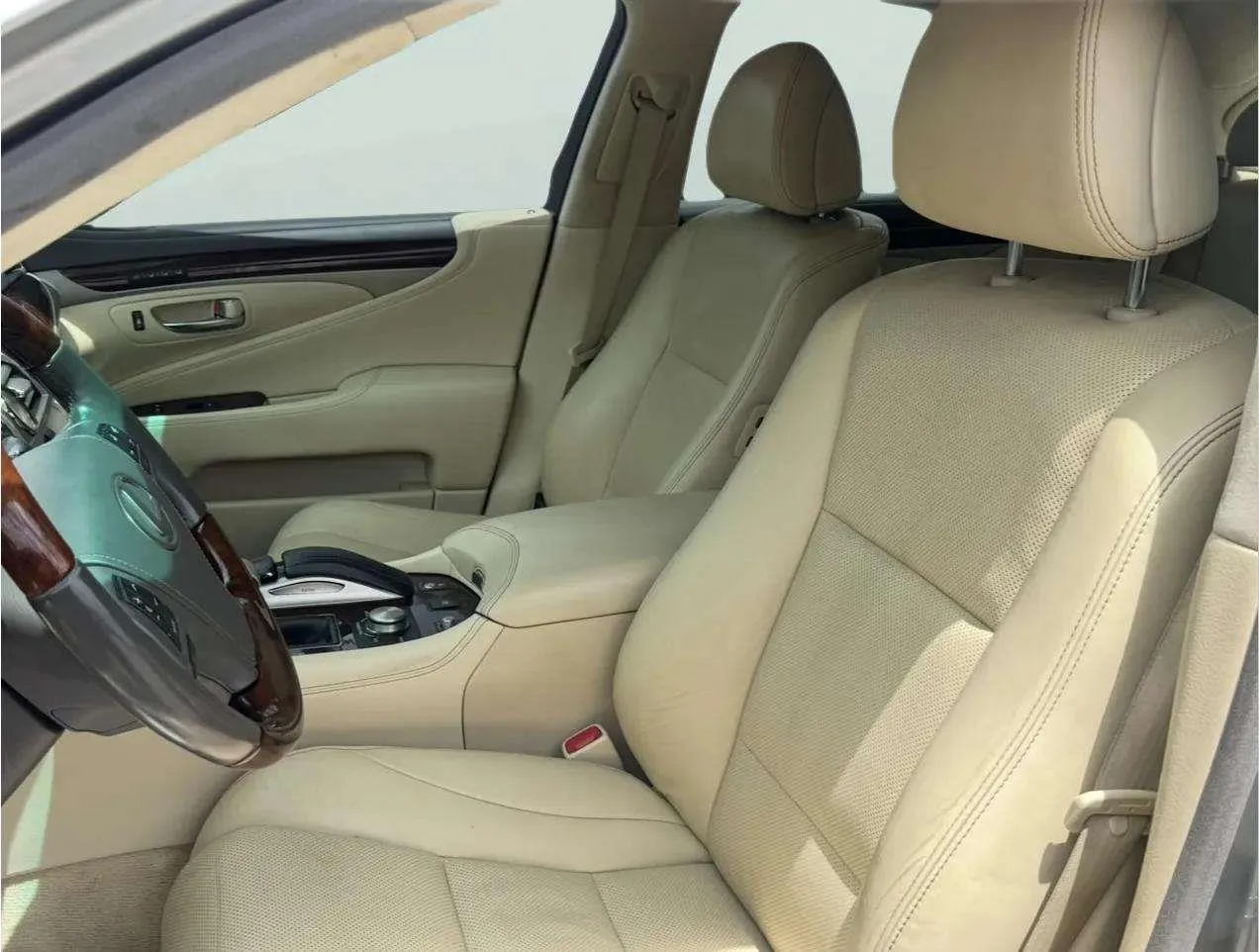 Lexus LS photo 22