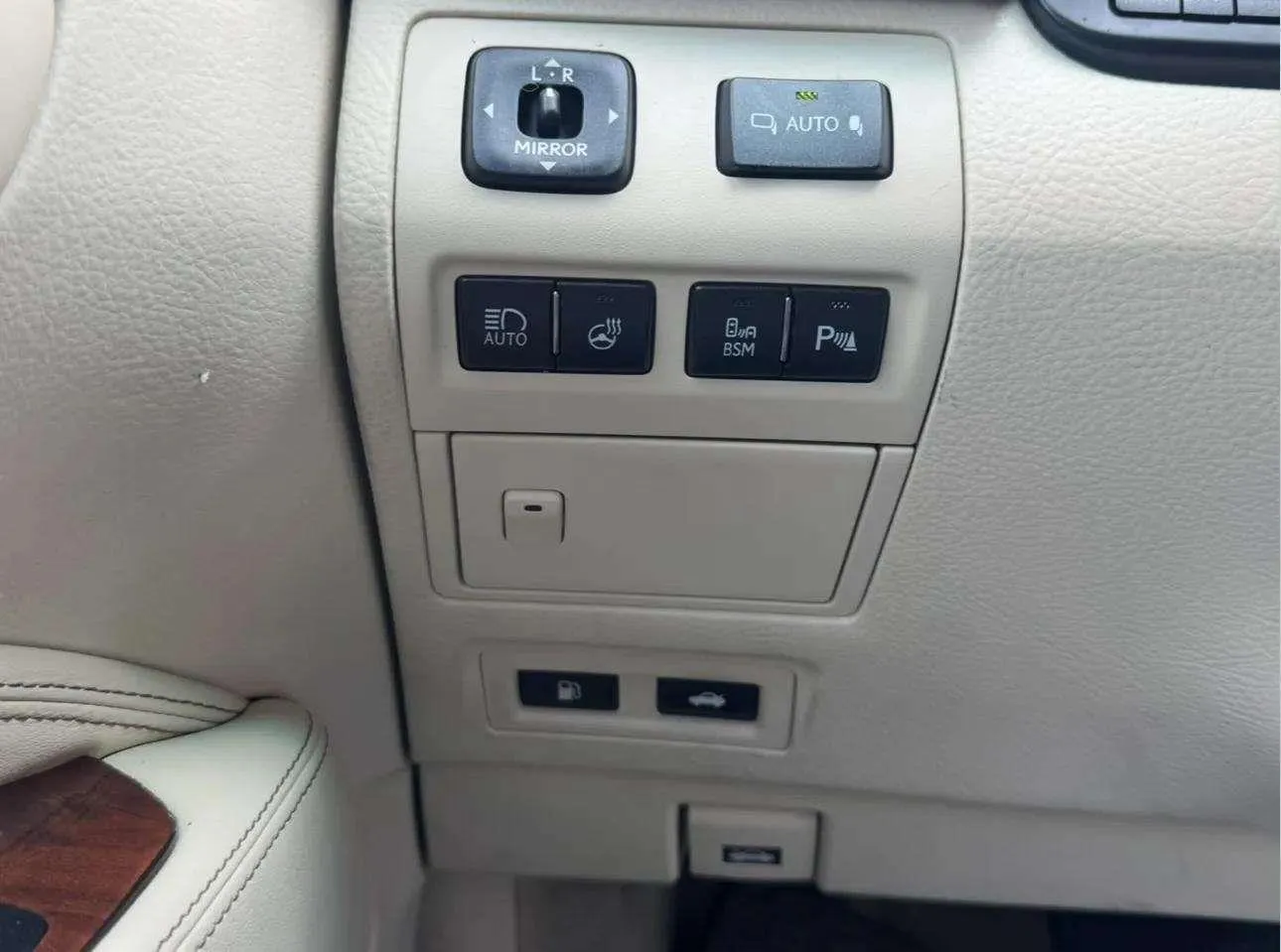 Lexus LS photo 24