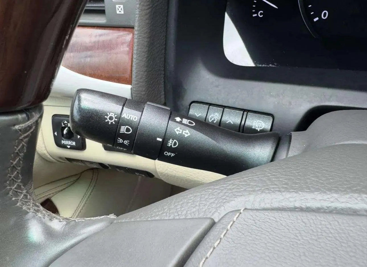 Lexus LS photo 25