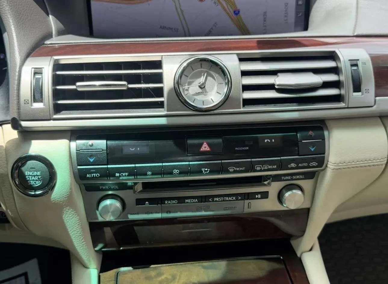 Lexus LS photo 34