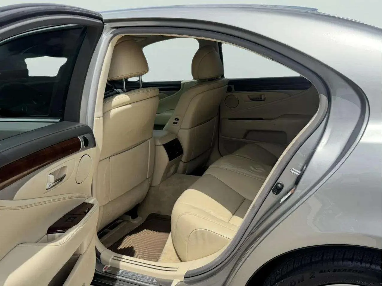 Lexus LS photo 37