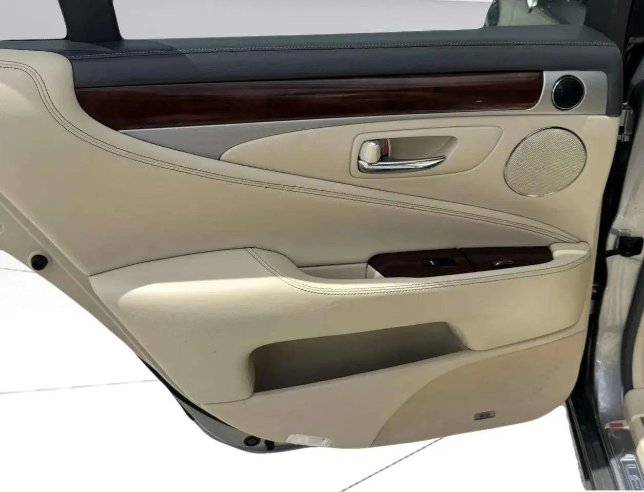 Lexus LS photo 38