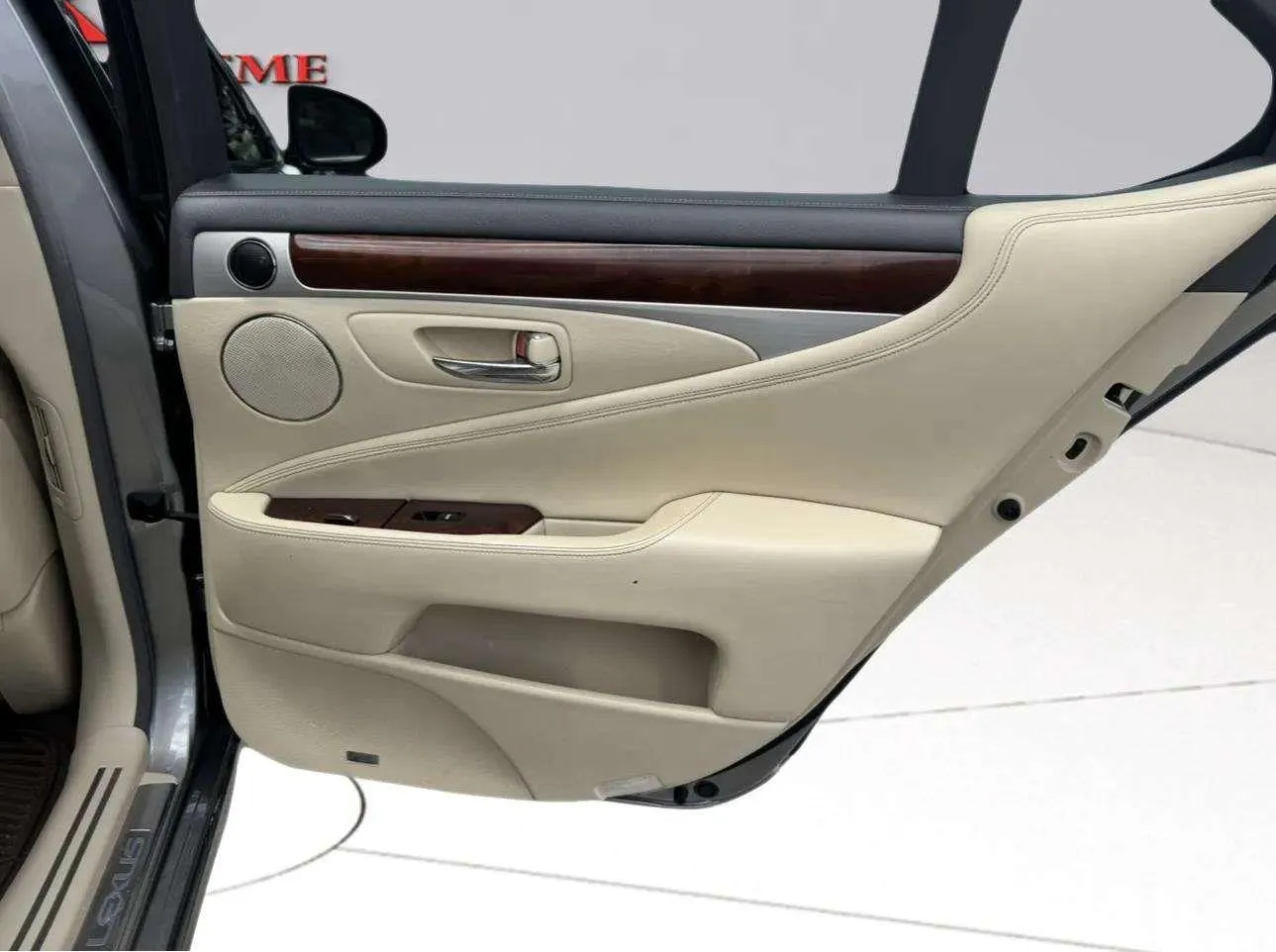 Lexus LS photo 47