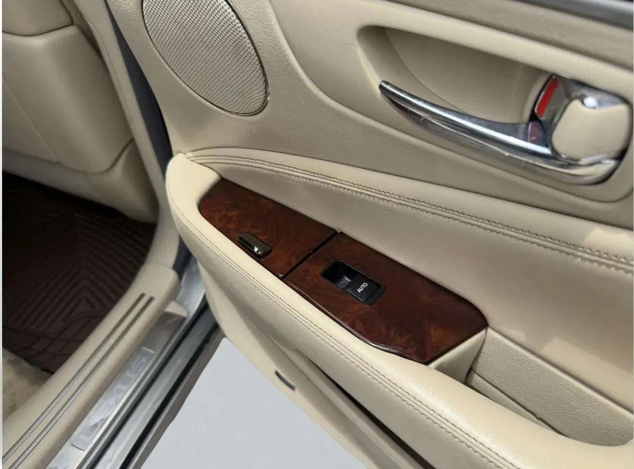 Lexus LS photo 48