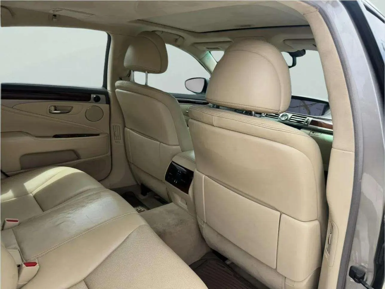 Lexus LS photo 49