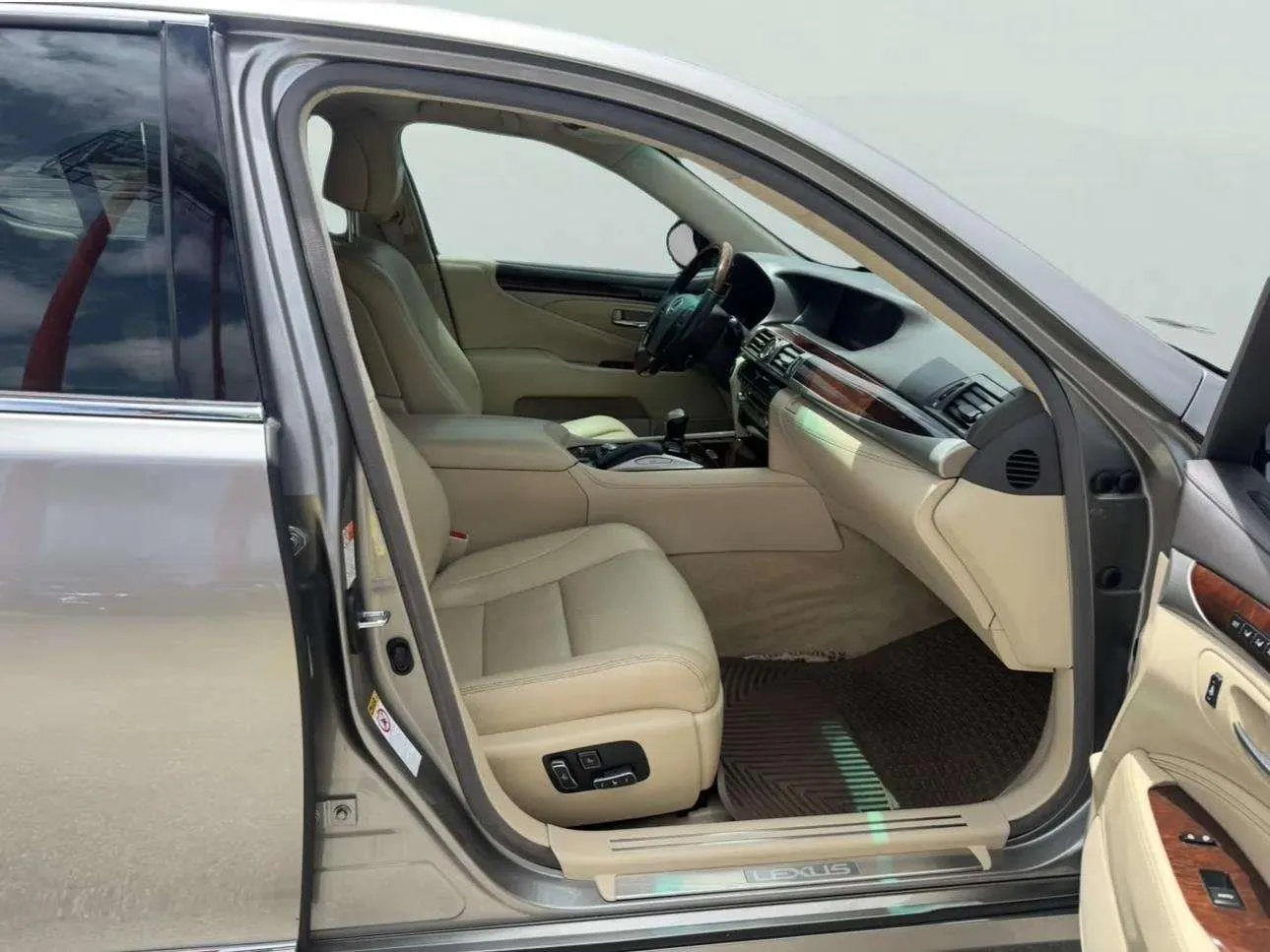 Lexus LS photo 52