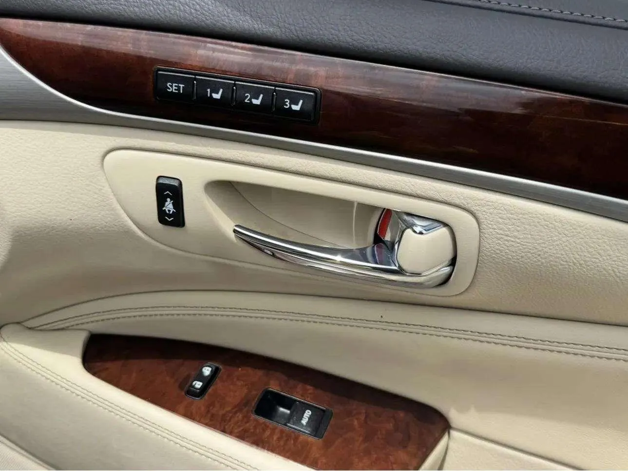 Lexus LS photo 54