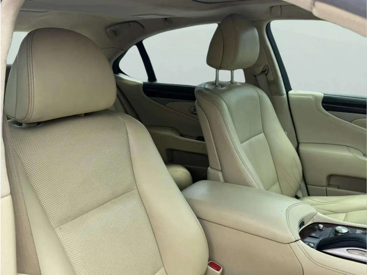 Lexus LS photo 57