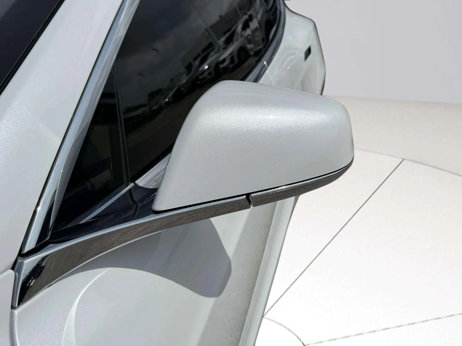Tesla Model S photo 9