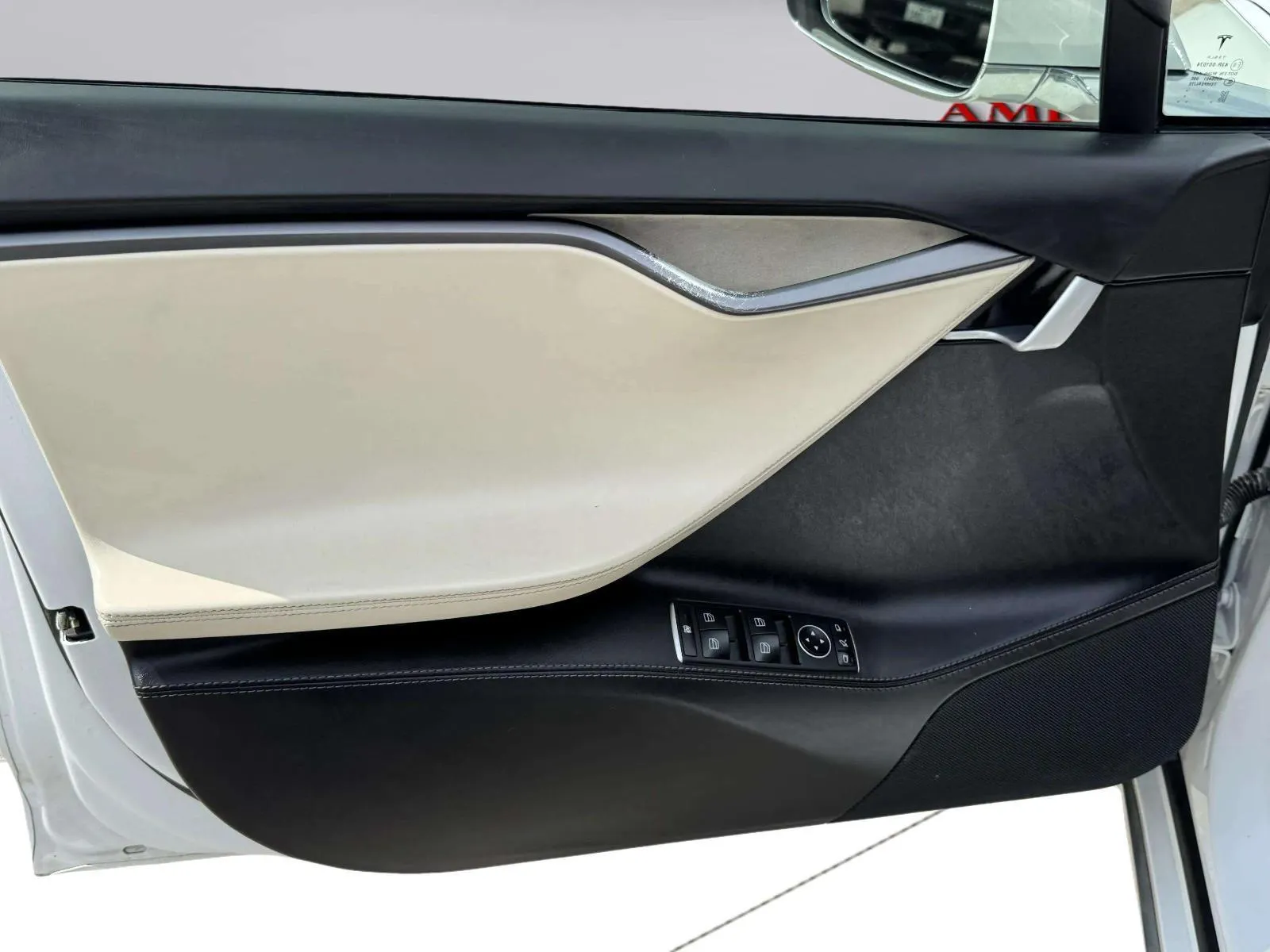 Tesla Model S photo 12