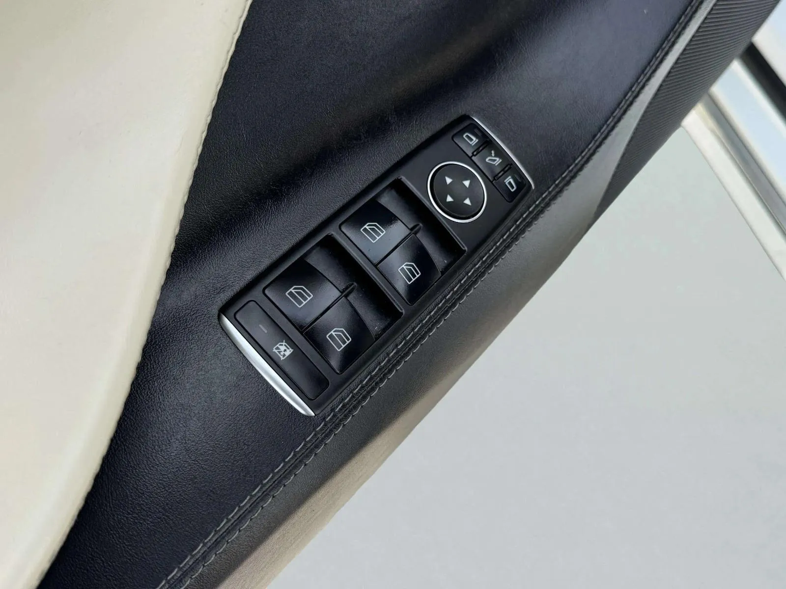 Tesla Model S photo 13