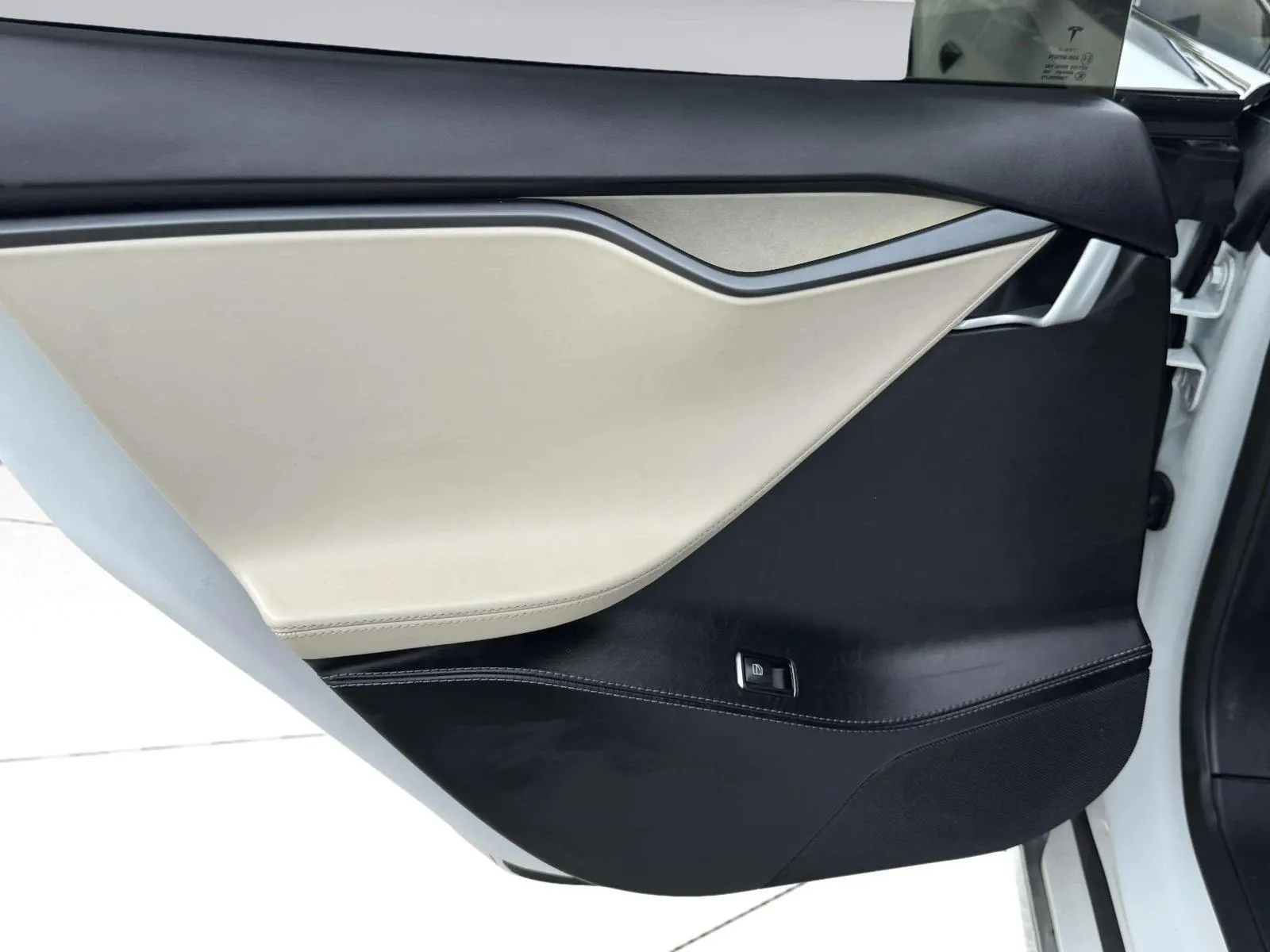 Tesla Model S photo 29