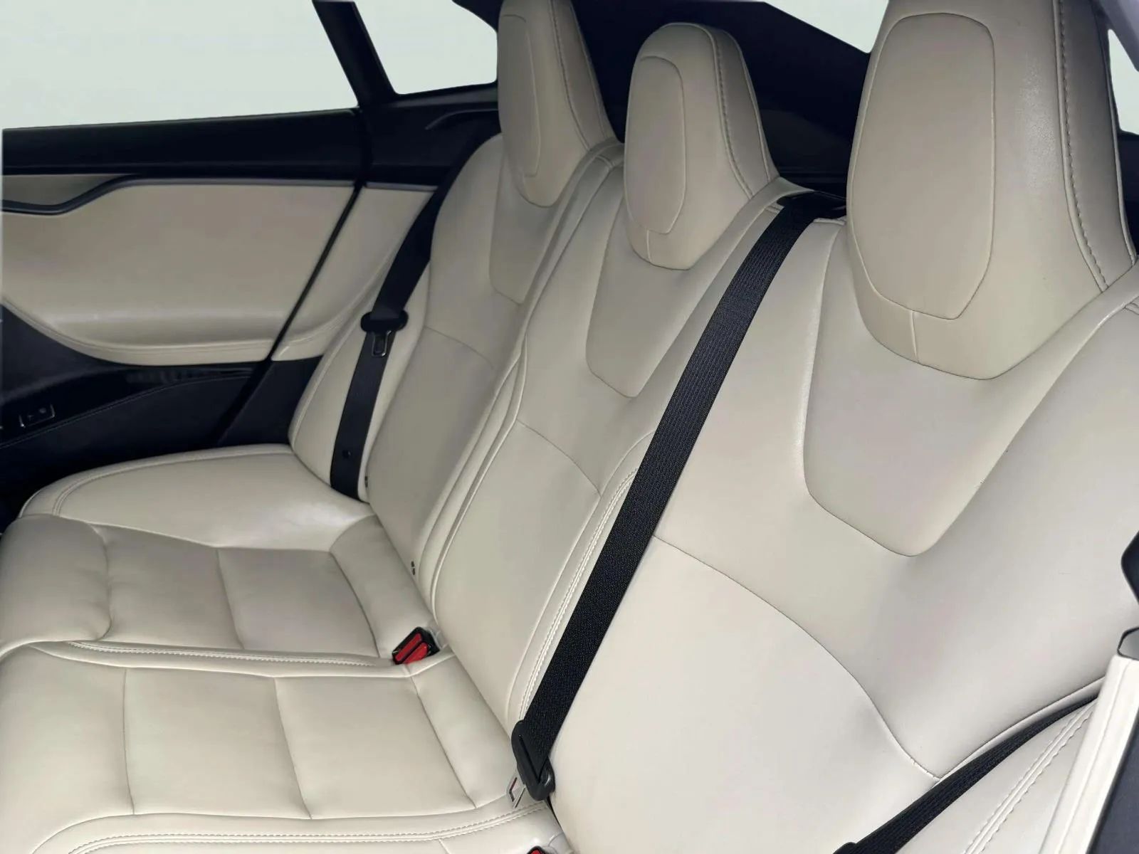 Tesla Model S photo 30