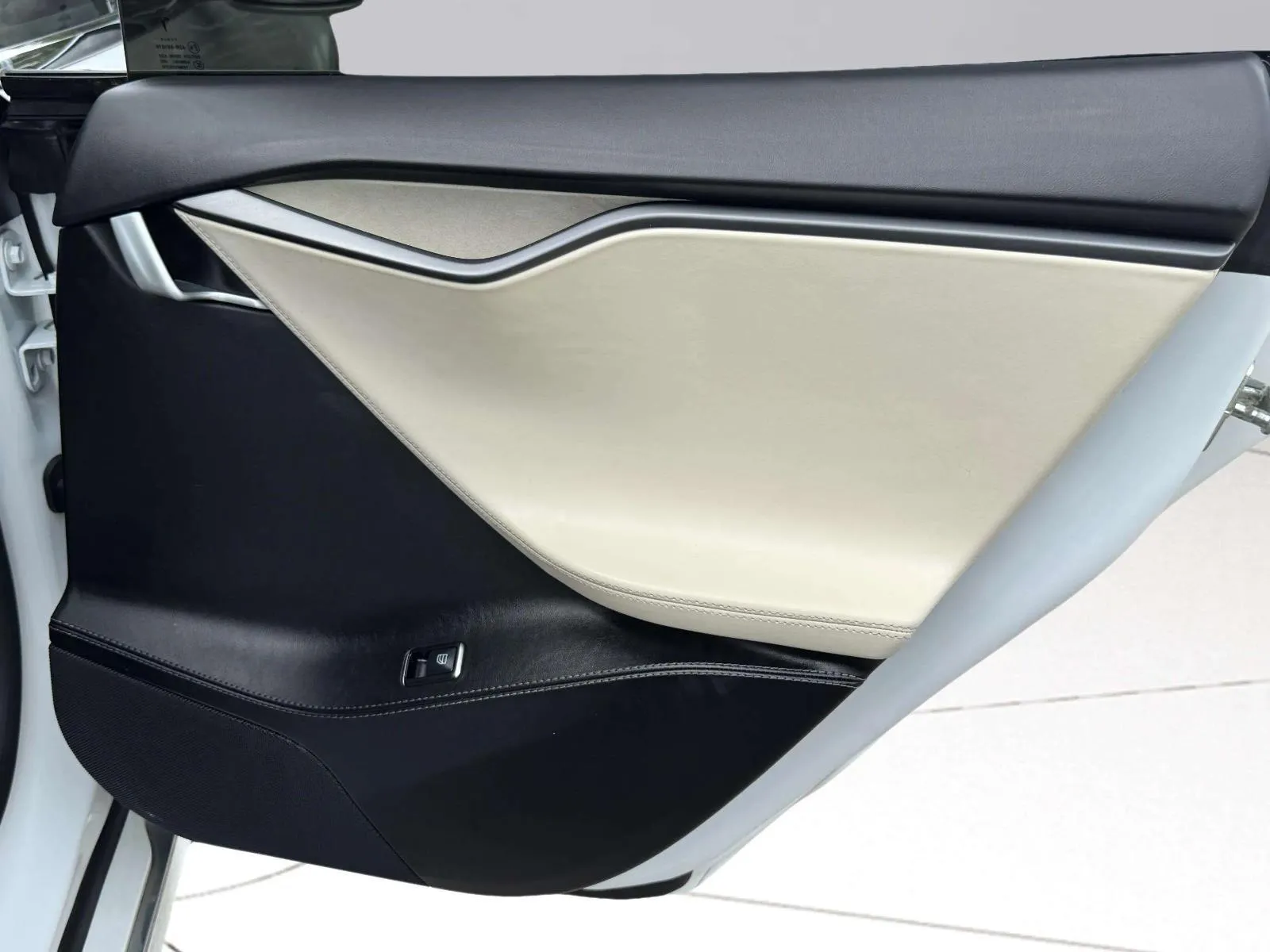 Tesla Model S photo 37