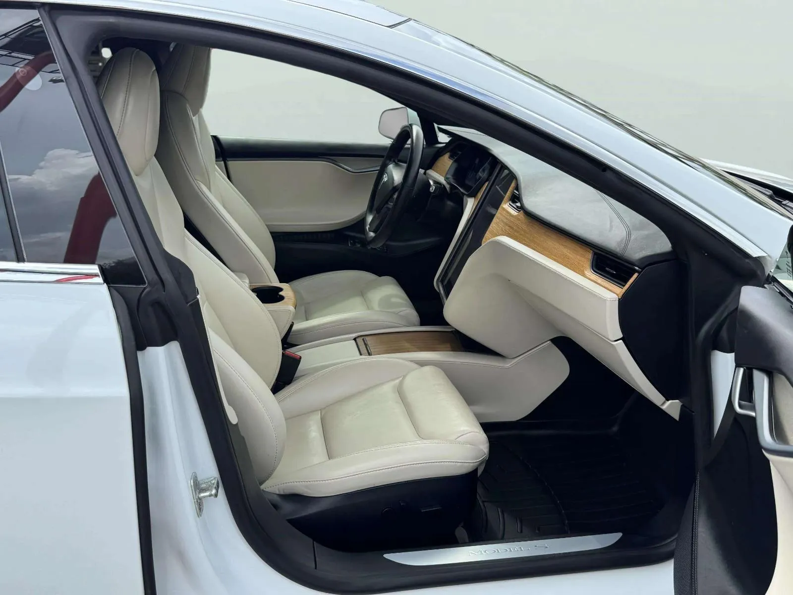 Tesla Model S photo 40