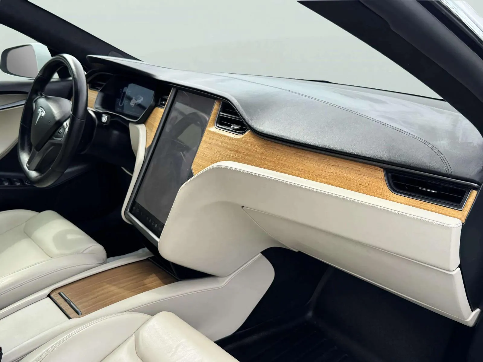 Tesla Model S photo 43