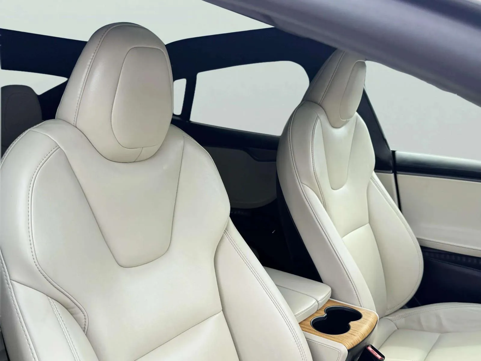 Tesla Model S photo 44