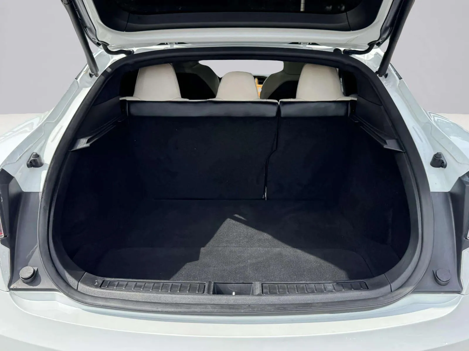 Tesla Model S photo 48
