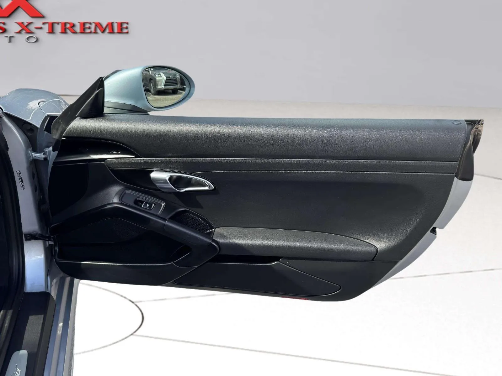 2018 Porsche 718 38