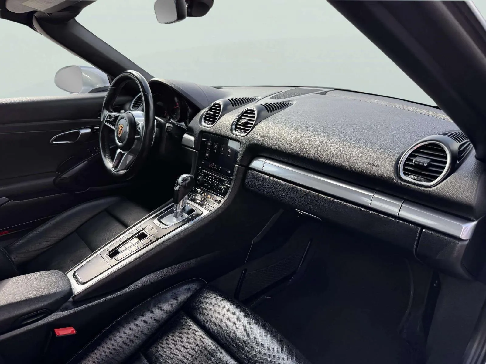 2018 Porsche 718 40