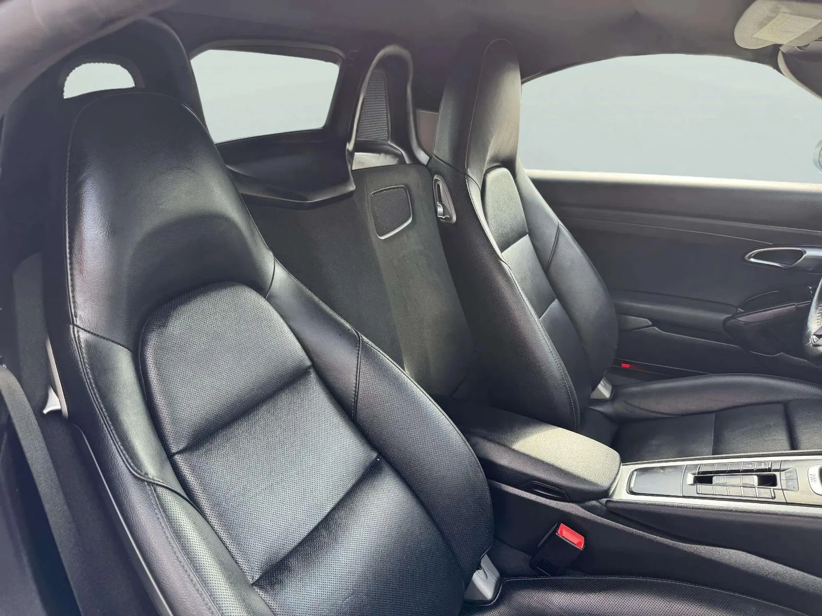 2018 Porsche 718 41