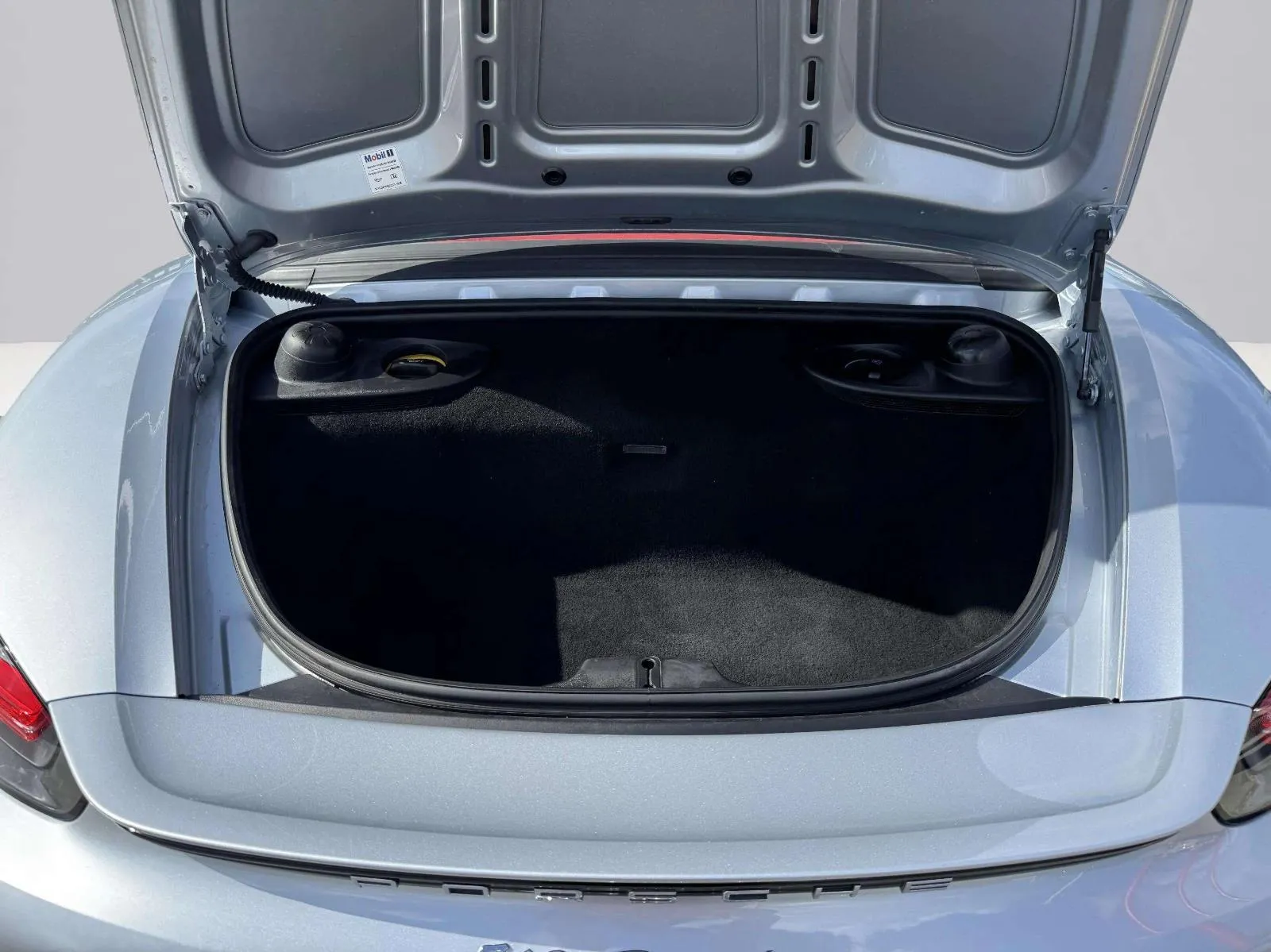 2018 Porsche 718 46