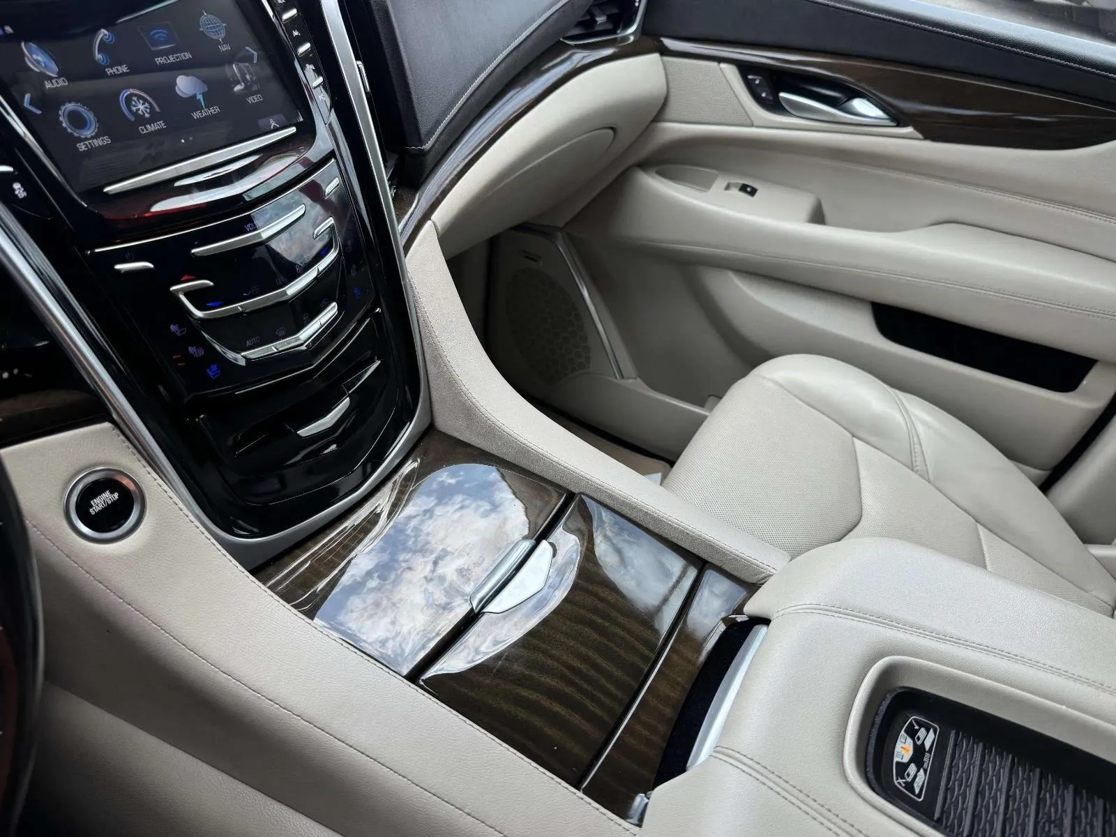 Cadillac Escalade photo 34