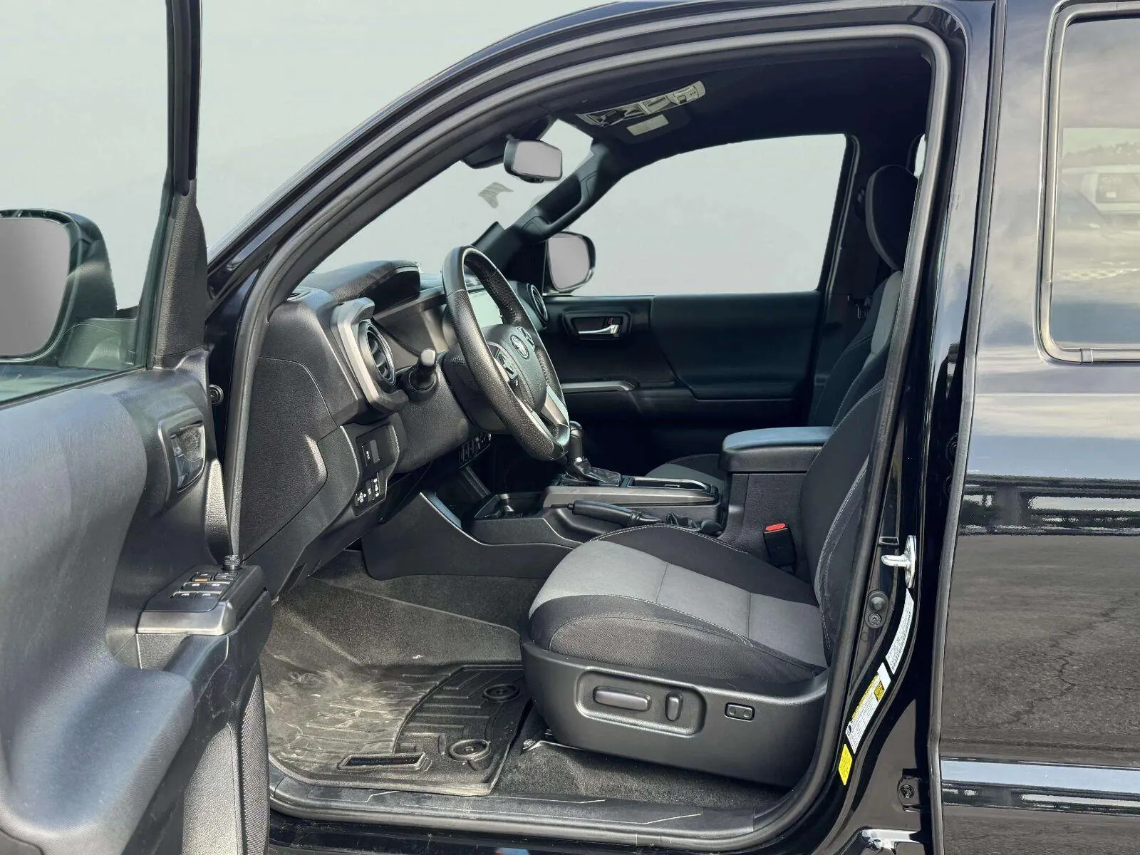 Toyota Tacoma photo 17