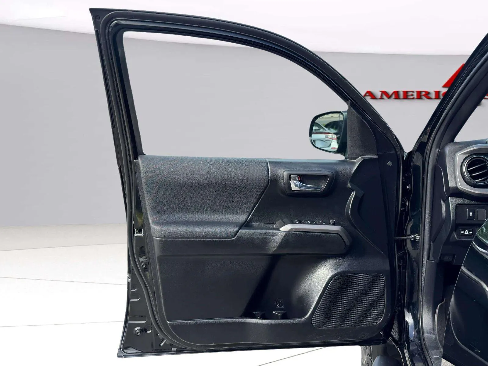 Toyota Tacoma photo 18