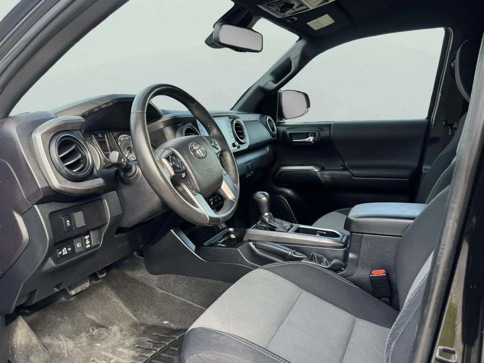 Toyota Tacoma photo 22