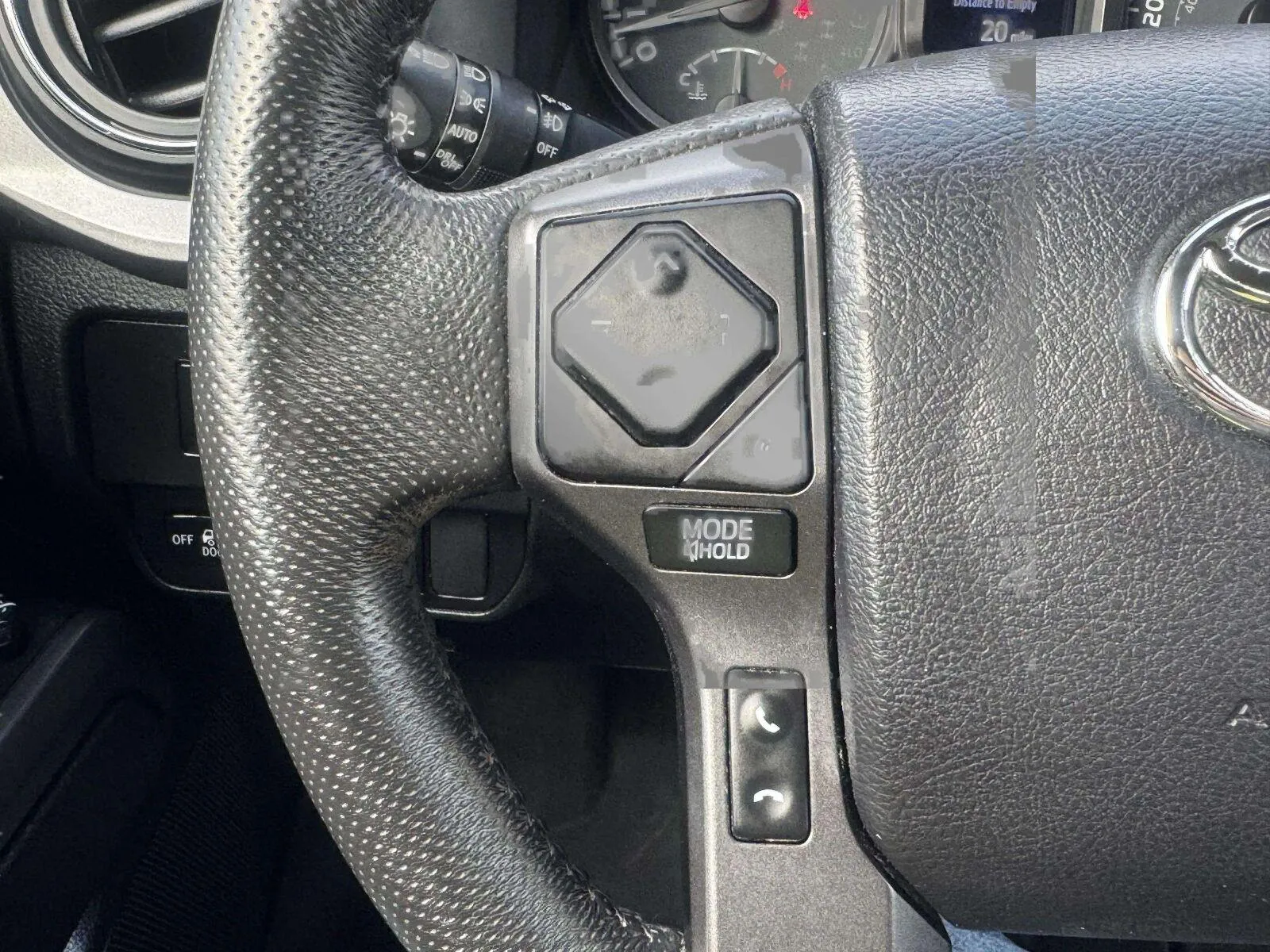 Toyota Tacoma photo 29