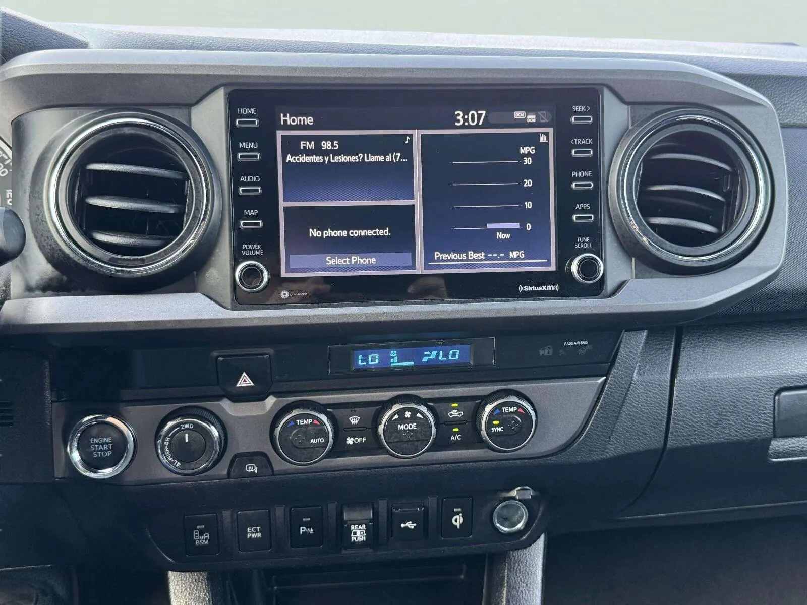 Toyota Tacoma photo 33
