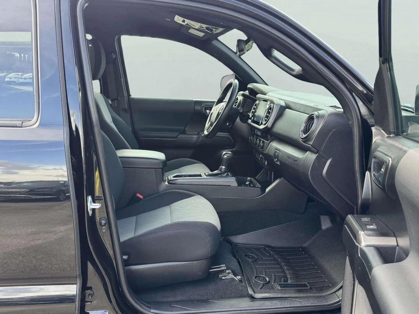 Toyota Tacoma photo 55