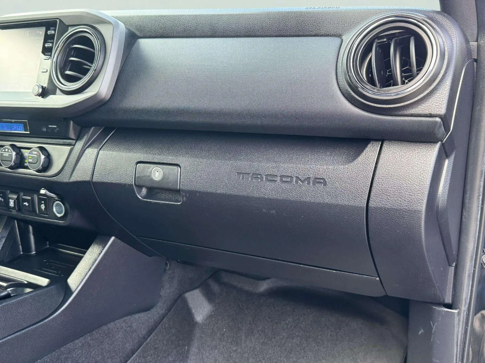 Toyota Tacoma photo 61