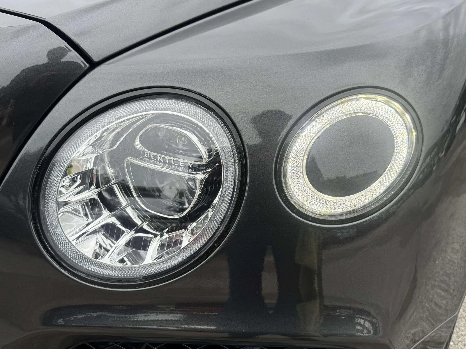 Bentley Bentayga photo 13