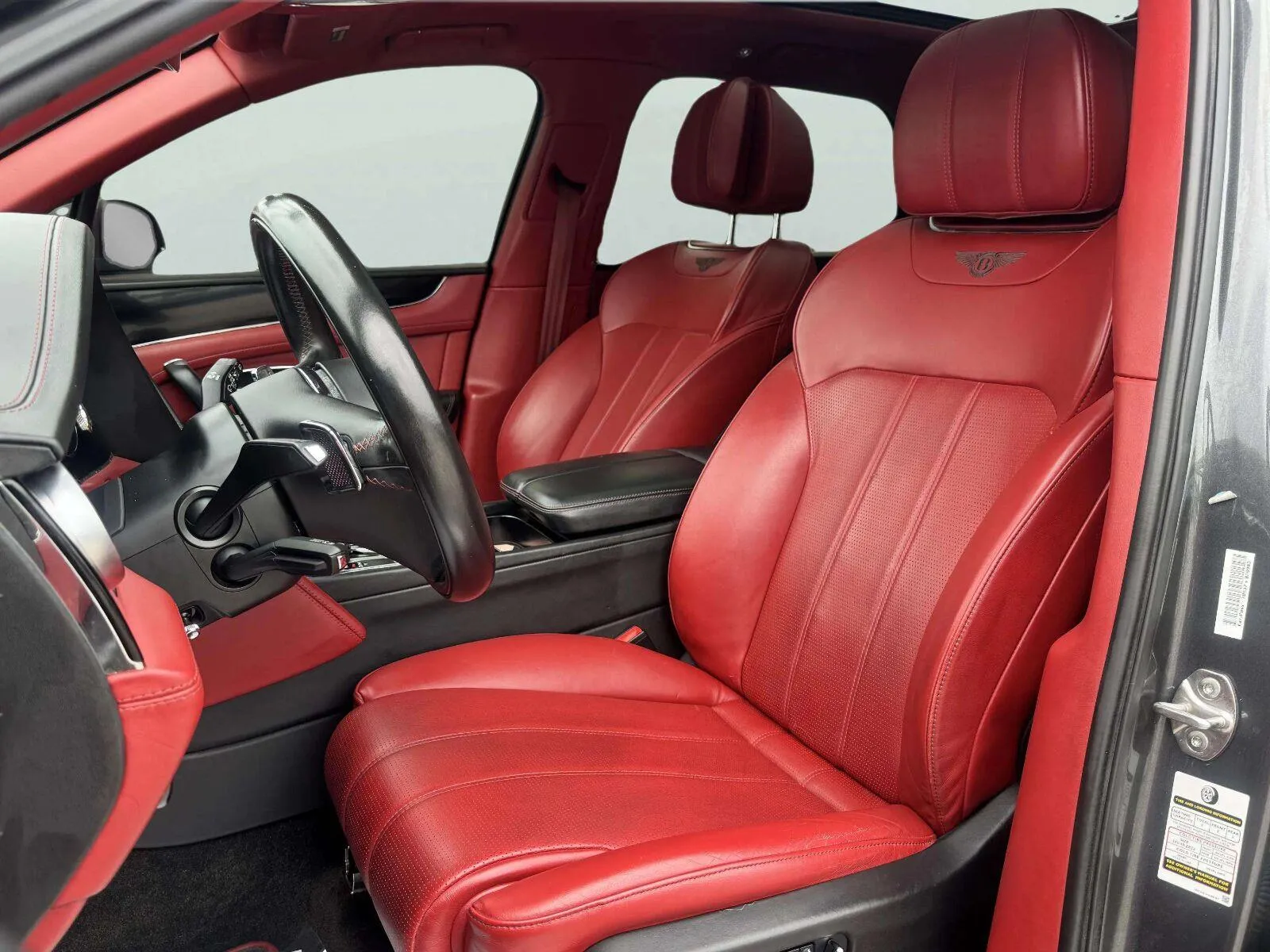 Bentley Bentayga photo 22