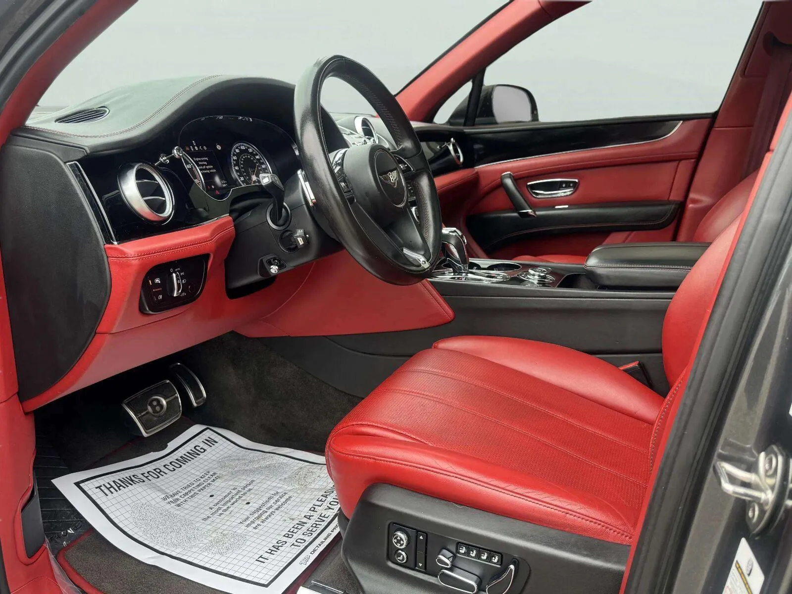 Bentley Bentayga photo 24