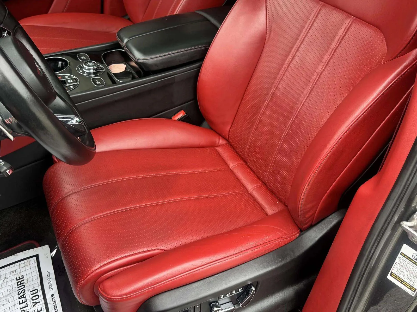 Bentley Bentayga photo 28