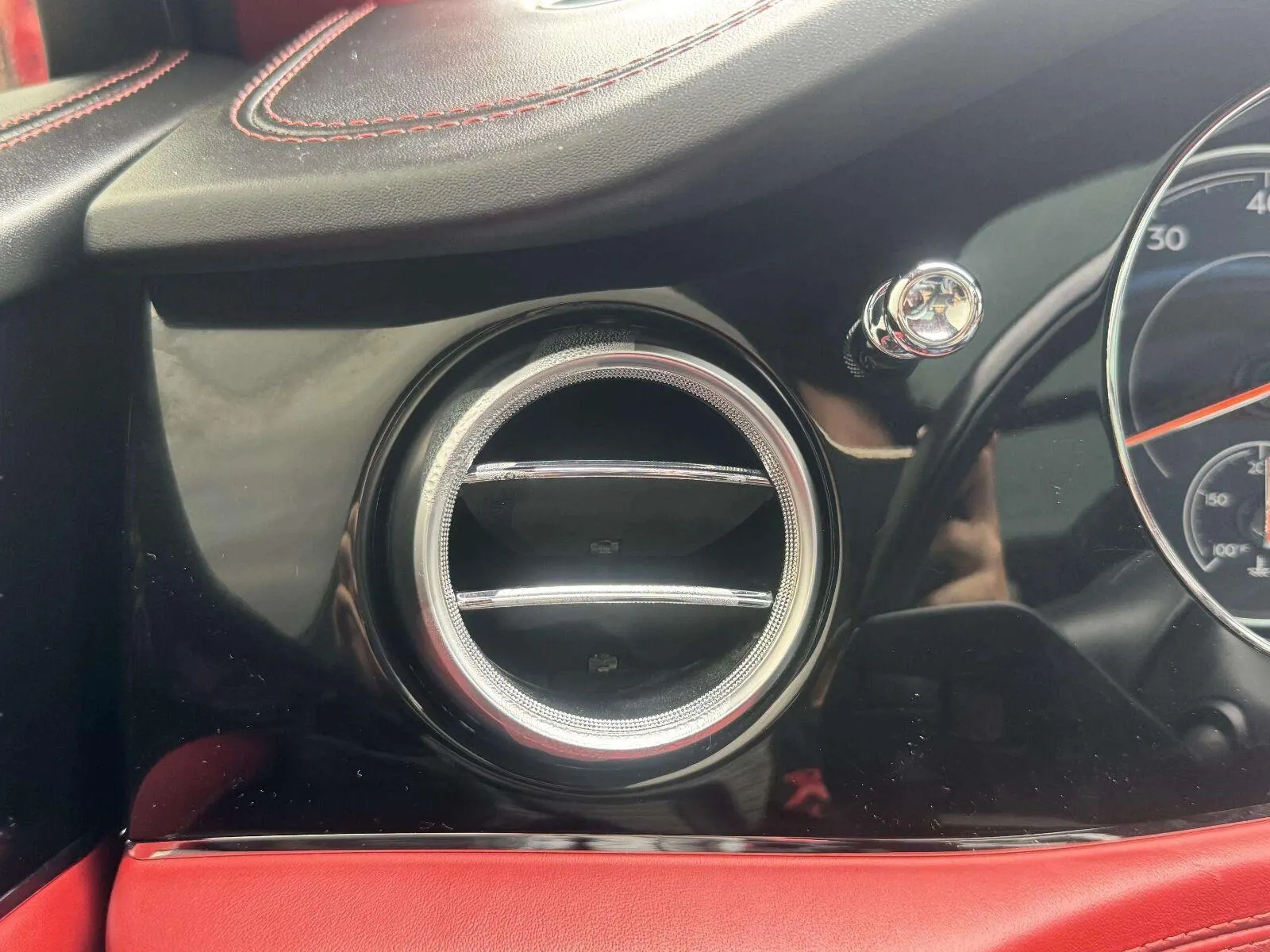 Bentley Bentayga photo 32