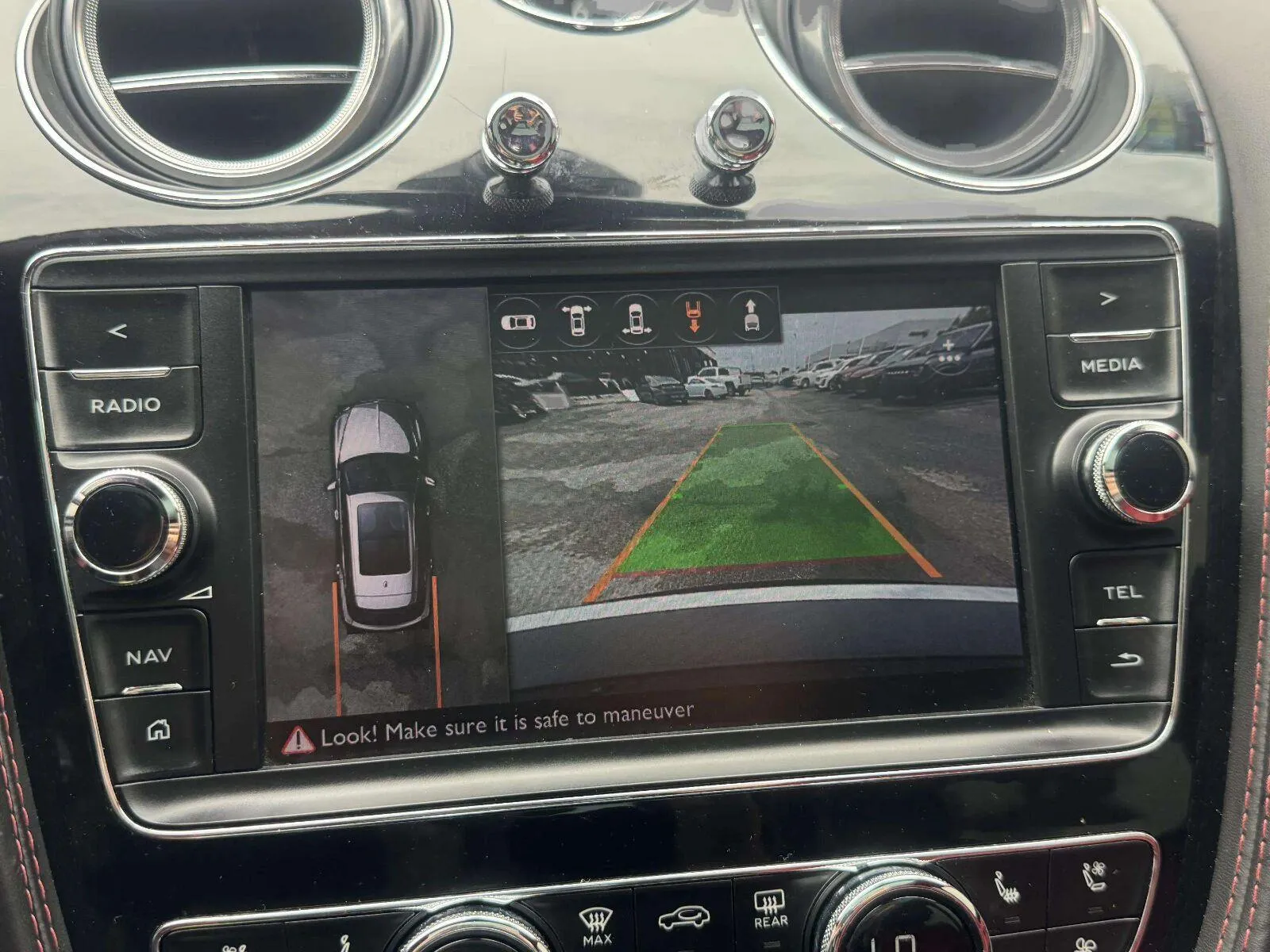 Bentley Bentayga photo 43