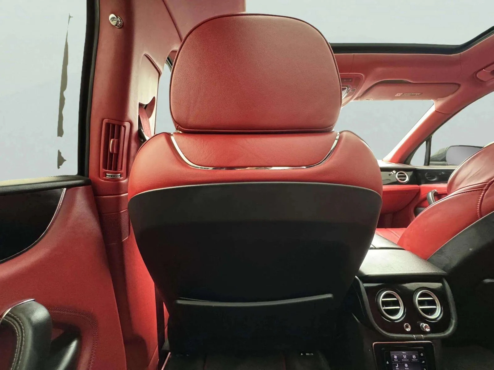 Bentley Bentayga photo 57