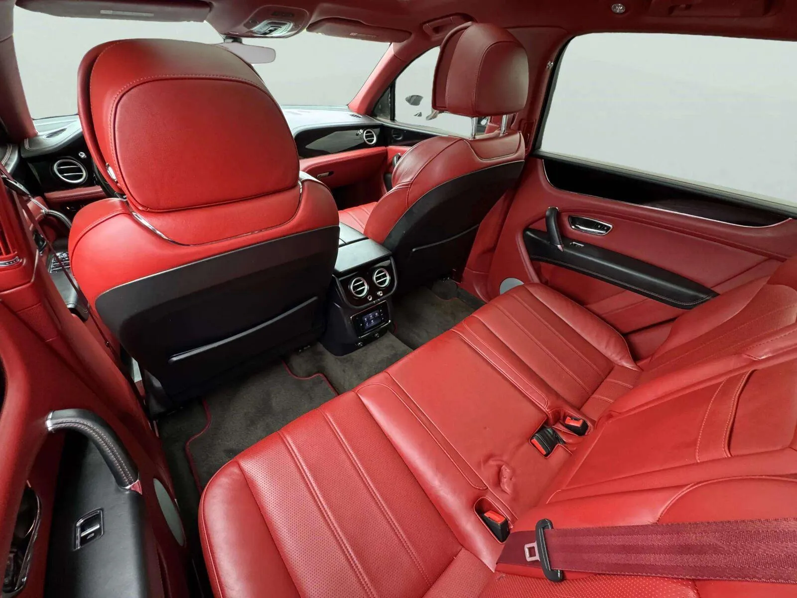Bentley Bentayga photo 82