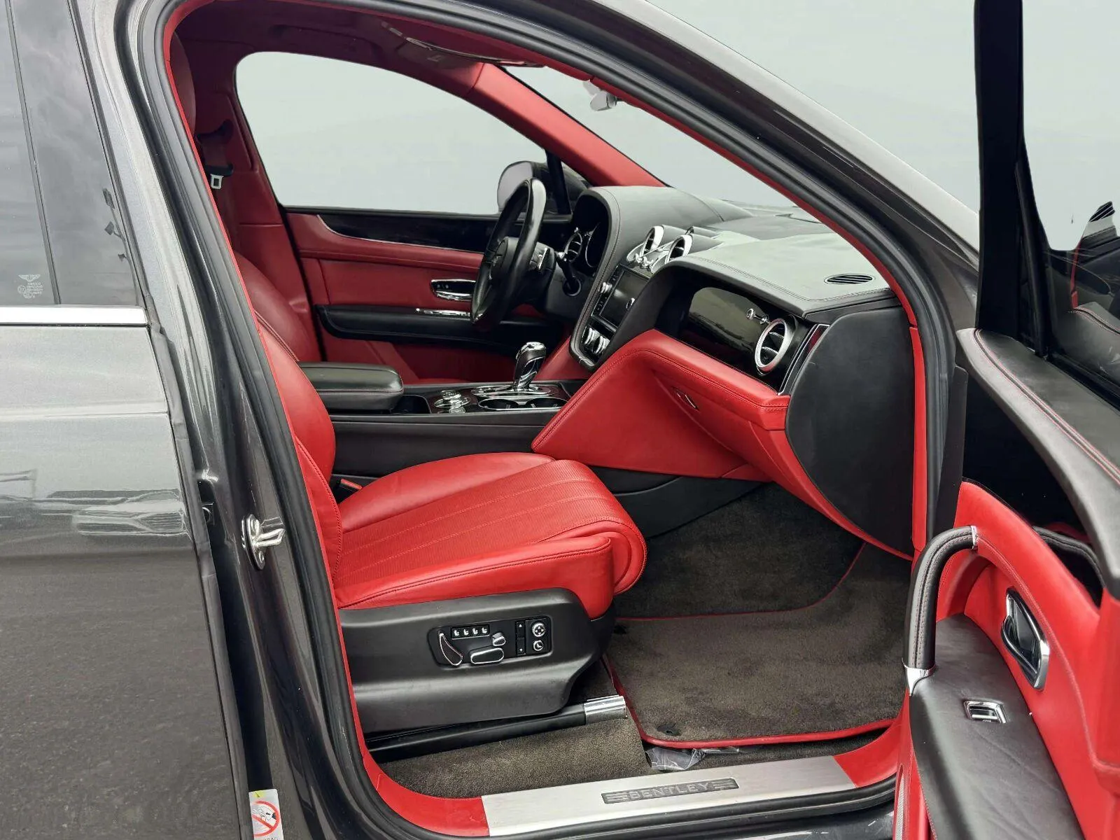 Bentley Bentayga photo 84