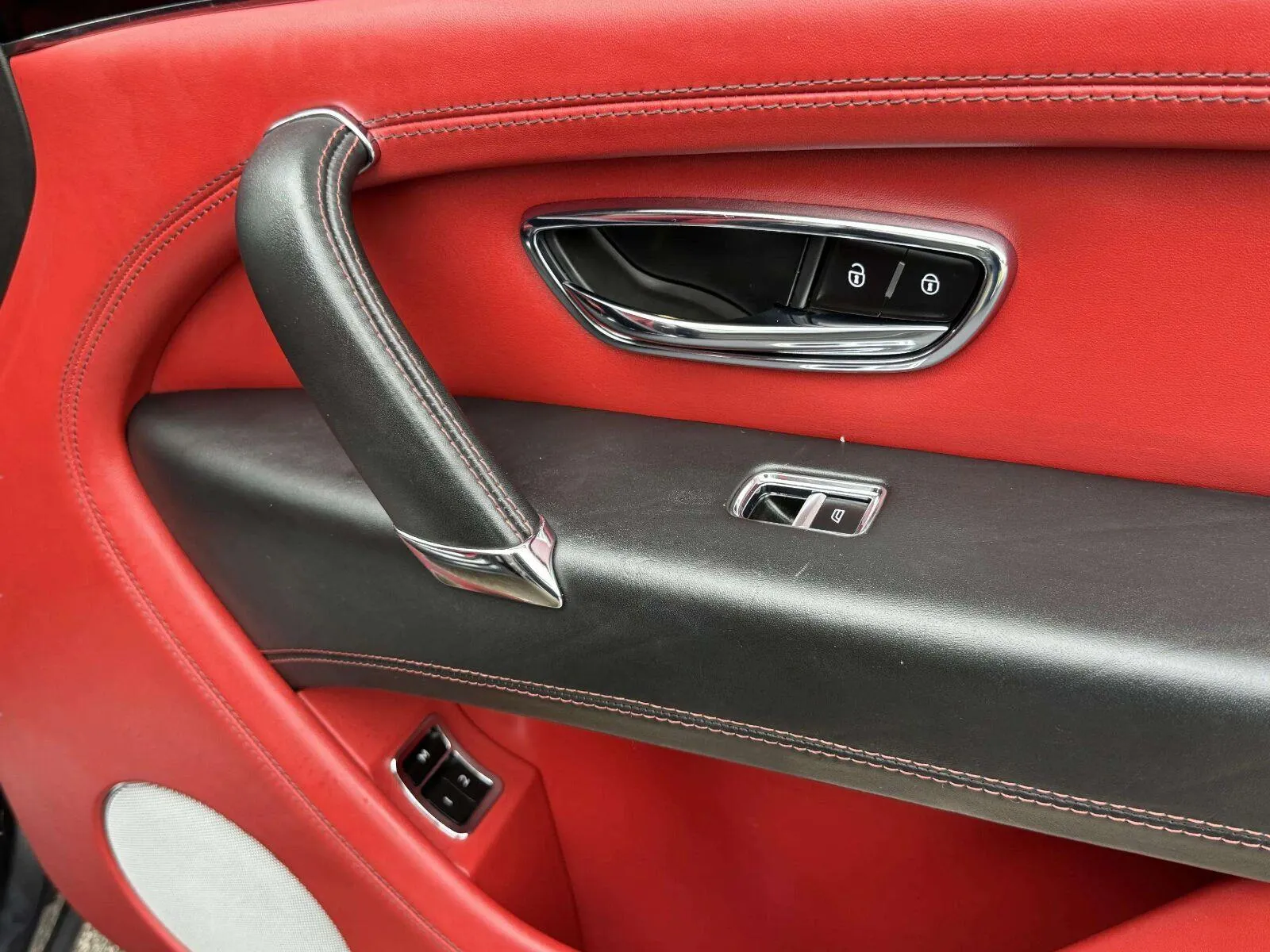 Bentley Bentayga photo 87