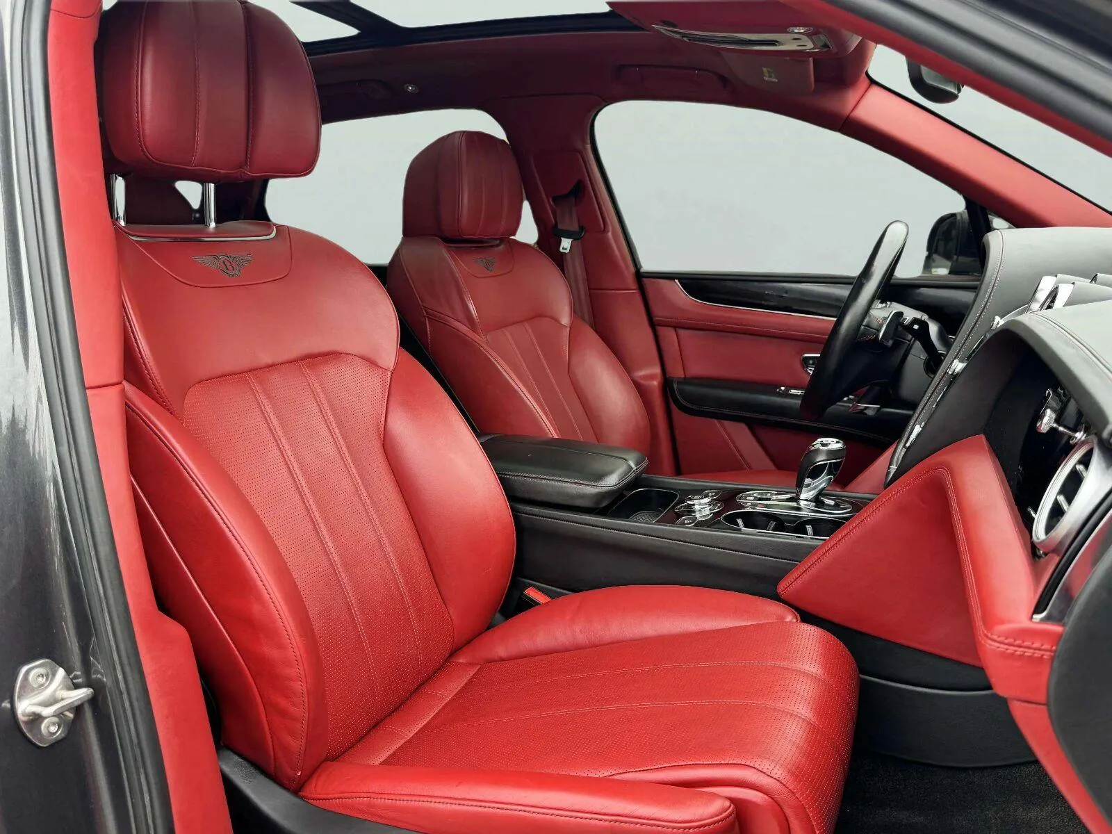 Bentley Bentayga photo 88