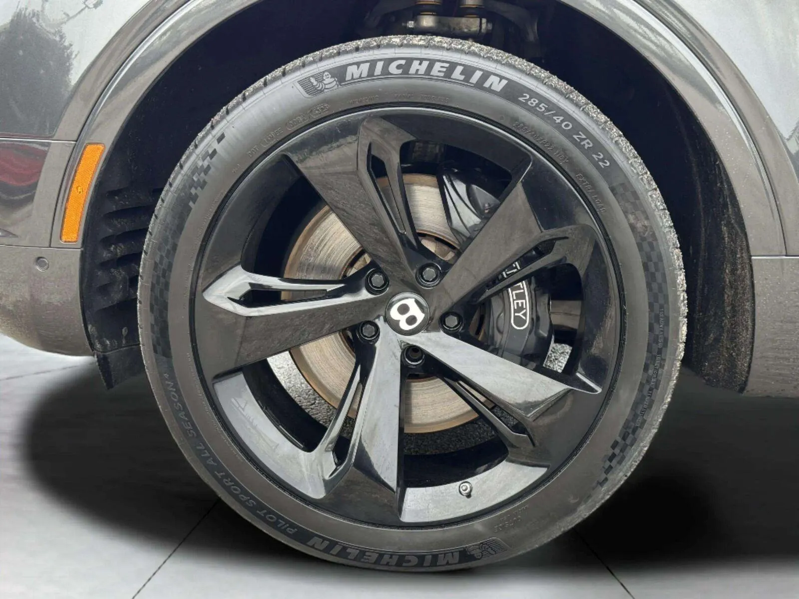 Bentley Bentayga photo 105
