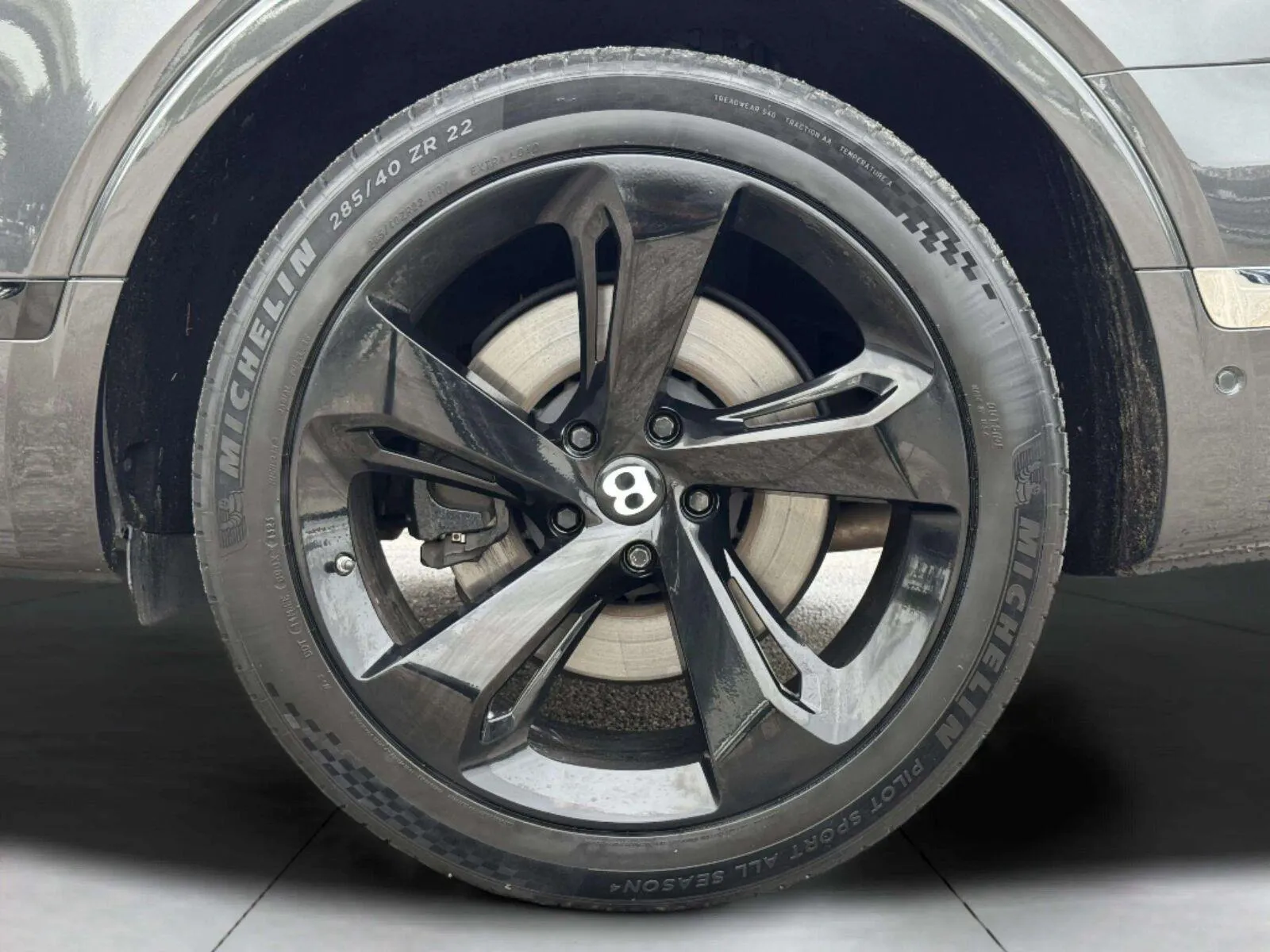 Bentley Bentayga photo 106