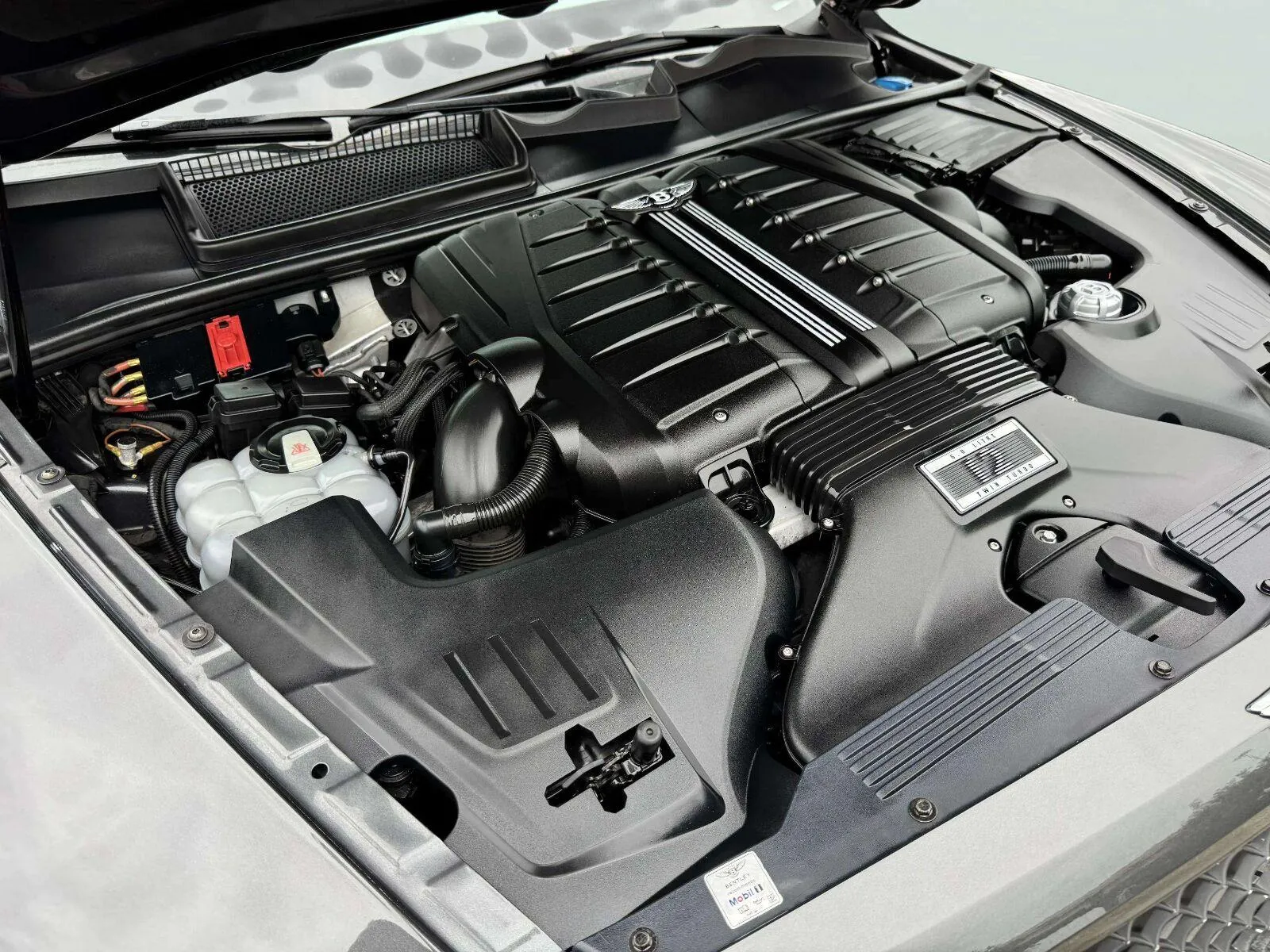 Bentley Bentayga photo 110