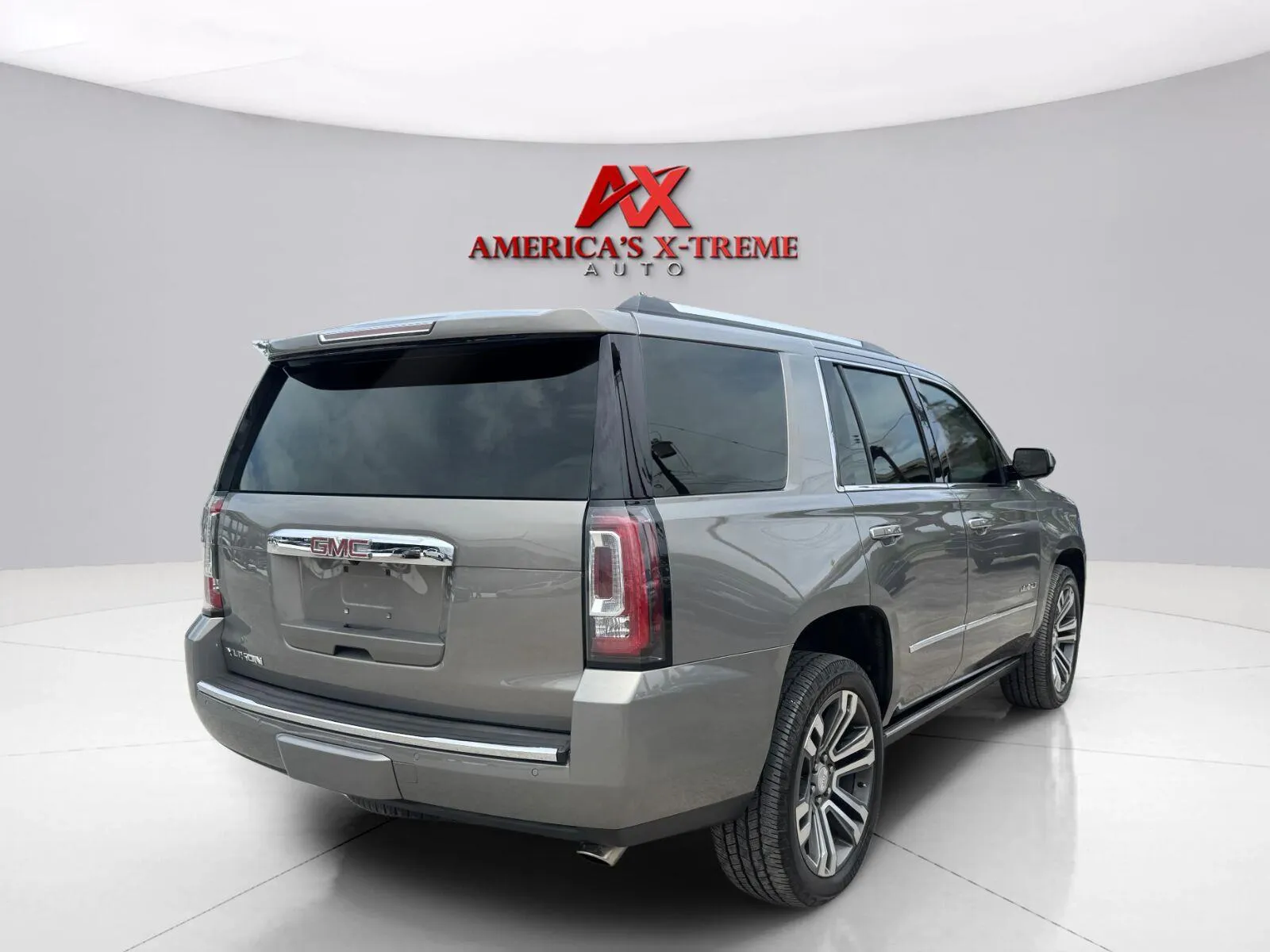 GMC Yukon photo 6